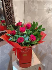 6 Red Roses