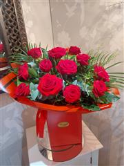 Classic 12 Red Roses